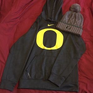University of Oregon hoody & winter beanie