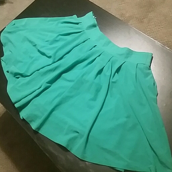 Flirty green skirt