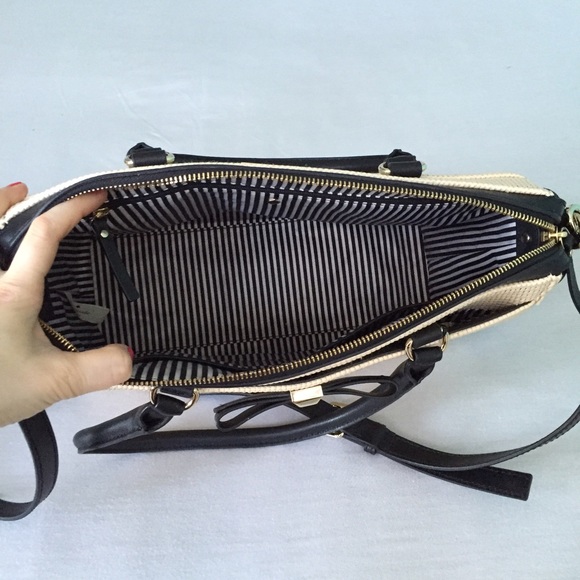 SOLD Kate Spade Holly Street Straw Large Crossbody - Picture 4 of 4