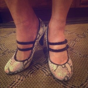 Dollhouse heeled shoes