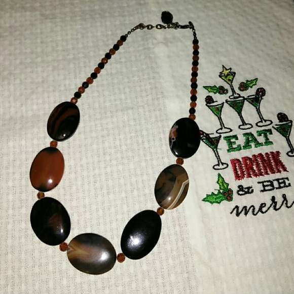 SALE!! NWOT Agate and Bead Chunky Necklace