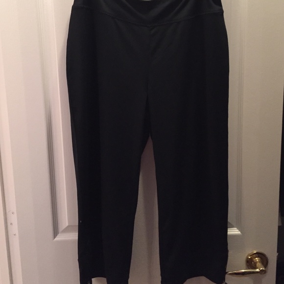 Chico's Cropped yoga type pant
