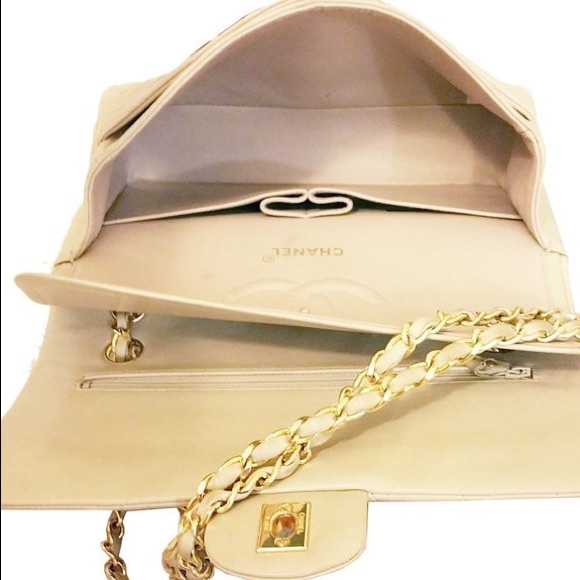 SOLD CHANEL Double Flap 2.55. Perfect for Spring! - Picture 2 of 4