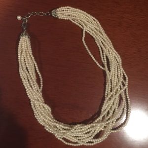 Pearl necklace (faux)