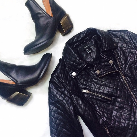 Forever 21 Jackets & Blazers - Black Quilted Faux Leather Zip Up Jacket
