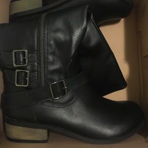 BRAND NEW NEVER WORN Arizona boots