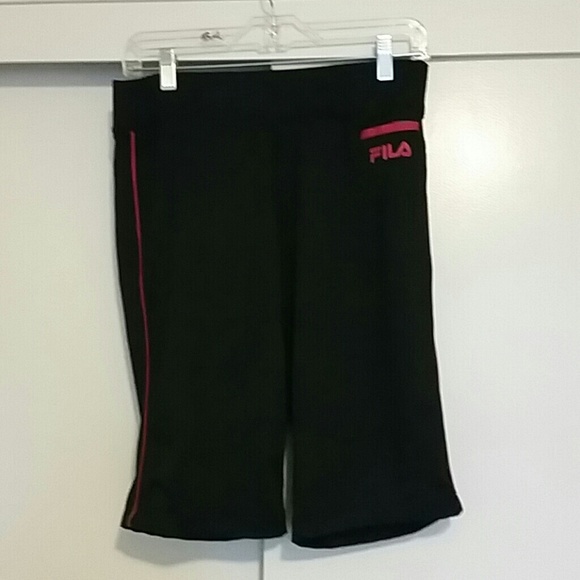 FILA WORK OUT SHORTS/NOT QUITE CAPRI