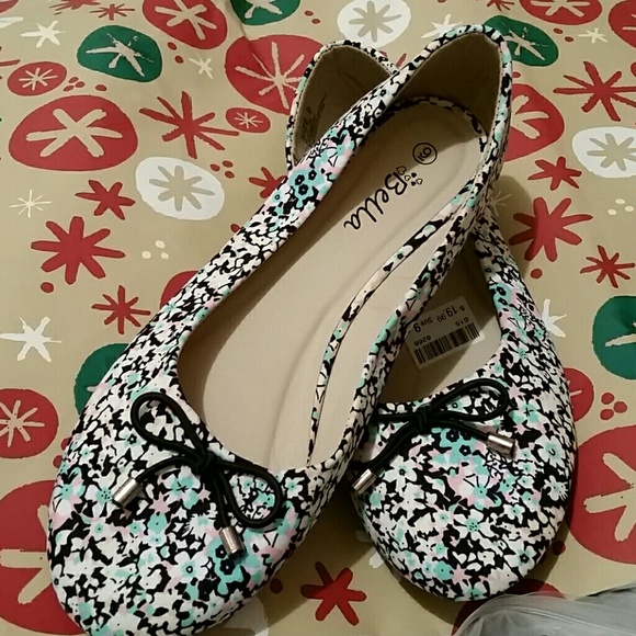 Flats - Picture 1 of 4
