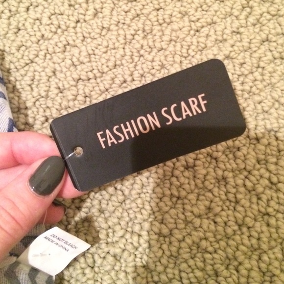 Chevron Pattern Scarf - Picture 2 of 2