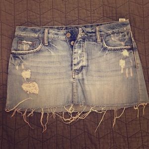 American Eagle Jean Skirt. Size 6.