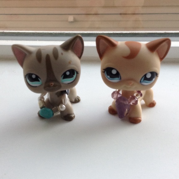 Littlest pet shop necklaces! (Cats not included) - Picture 2 of 3