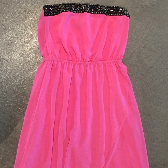 Bebe 2b Dresses & Skirts - 💕NWOT Bebe strapless dress 💗