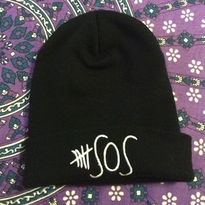 bnwot 5 seconds of summer beanie