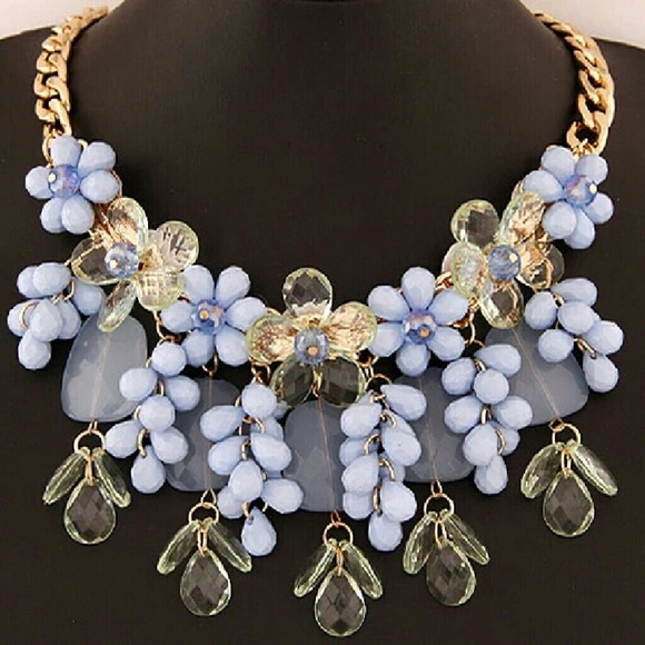 Chucky lilac flower fashion necklace