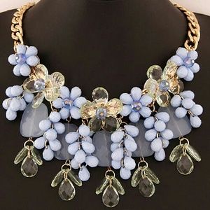 Chucky lilac flower fashion necklace