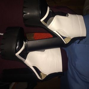 Shoe boots