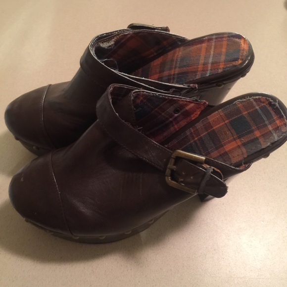 Clogs - Picture 2 of 2