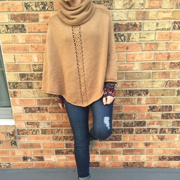 Elizabeth Gillette Sweaters - Tan knit poncho