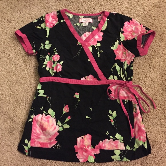 Floral and black scrub top, koi size x small