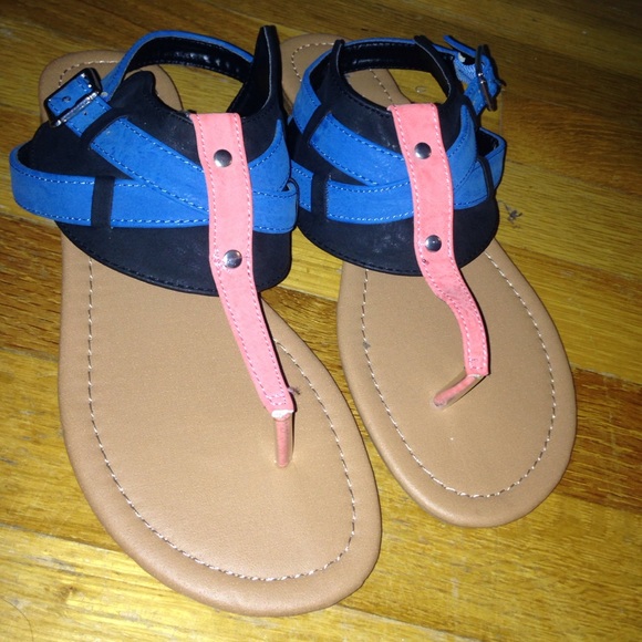 SALE‼️New cute sandals