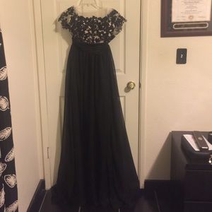 Gorgeous evening gown, never worn. Size 10/12