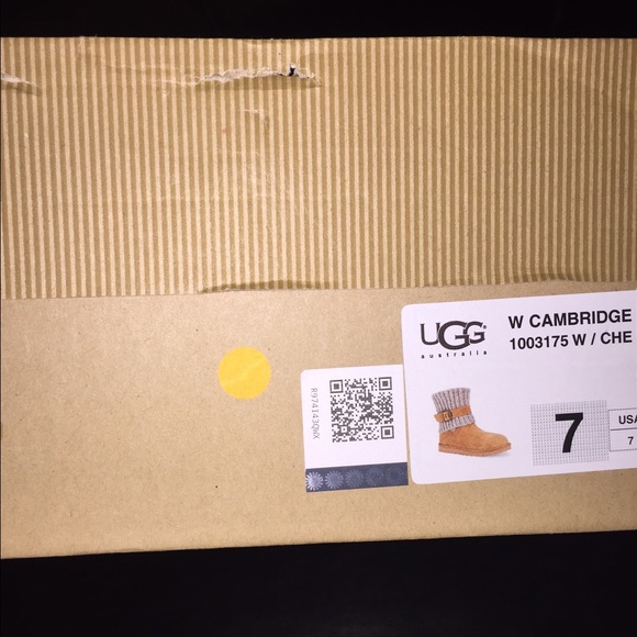 🎉NWT! The UGG" Cambridge Boots! - Picture 3 of 4