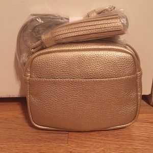 BRANd NEW GAP over the shoulder bad