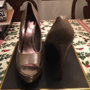 Carlos Santana pumps!