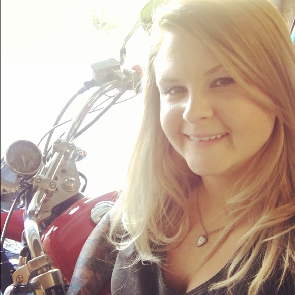 Meet your Posher, Amber - Picture 3 of 4