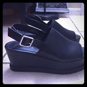 forever 21 platform / flatform sandals size 8