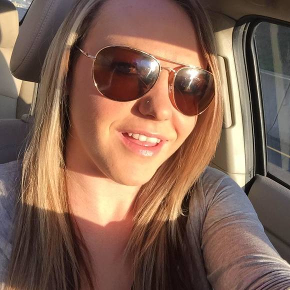 Meet your Posher, Kayla - Picture 1 of 1