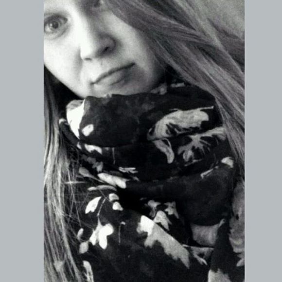 Meet your Posher, Stephanie - Picture 1 of 1