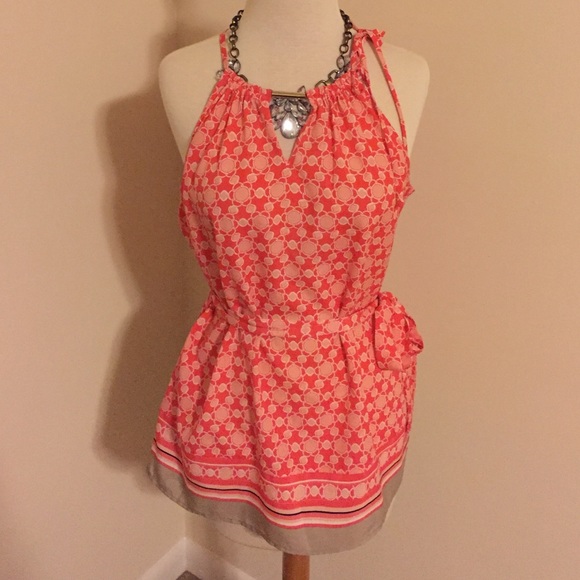 New York & Company Tops - Peach coral pink geometric sleeveless gold