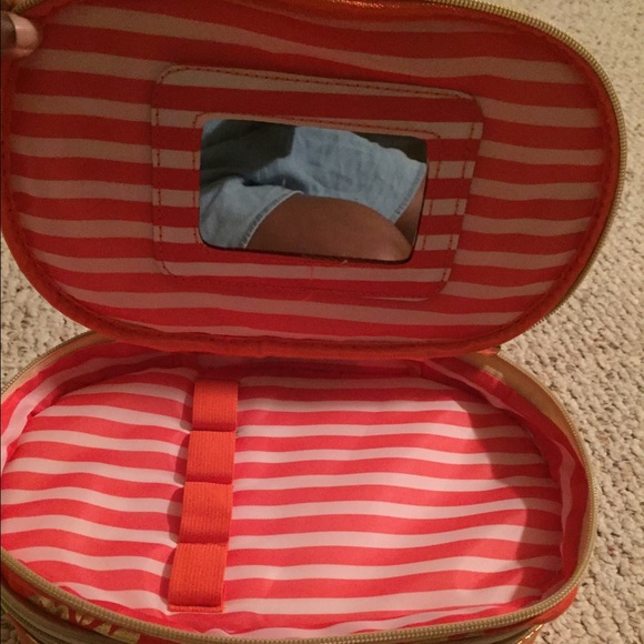 Makeup tote - Picture 2 of 3