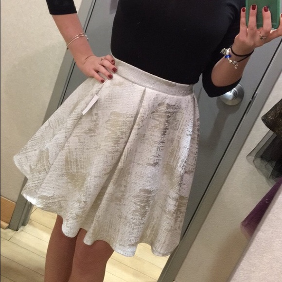White & Gold skirt - Picture 2 of 2
