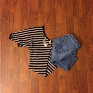 Striped off-the-shoulder fitted top. Bebe. Small.