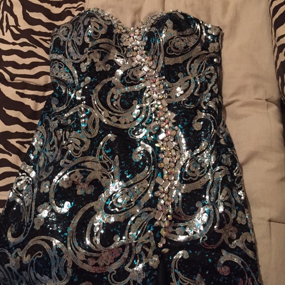SOLD Partytime Size 18 - Picture 2 of 3
