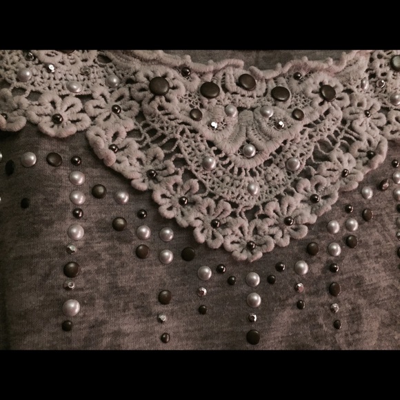 Delia's top - Picture 2 of 3