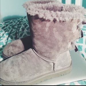 Gray bow uggs size 7