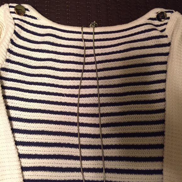 🕸H&M SWEATER🕸 - Picture 3 of 4