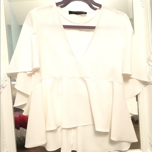 Zara Tops - White hot Zara top ✨