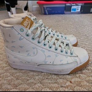 Nike High Top Bird Pattern Sneakers 8.5