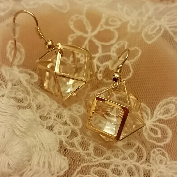 Carol for Eva Graham Jewelry - NWOT 😍 GEOMETRIC 👑 EARRINGS