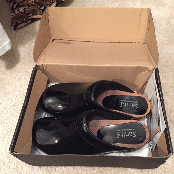 Sanita black patent leather clogs - NEW
