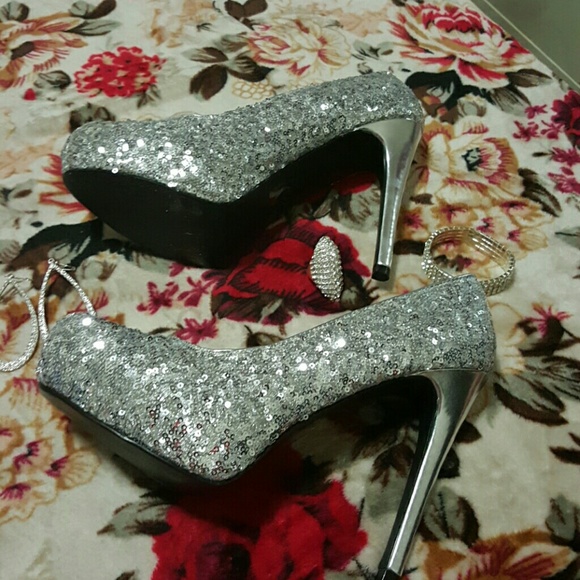 Shoes - Picture 2 of 3