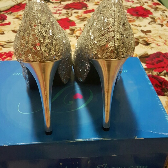 Shoes - Picture 3 of 3