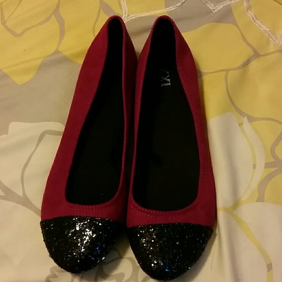 Forever 21 Shoes - NEVER WORN magenta soft flats with sequin toe