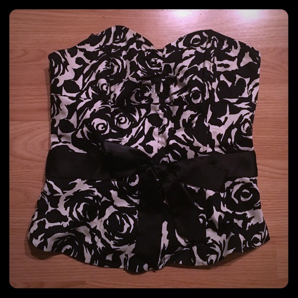 Black and white strapless - Picture 1 of 1