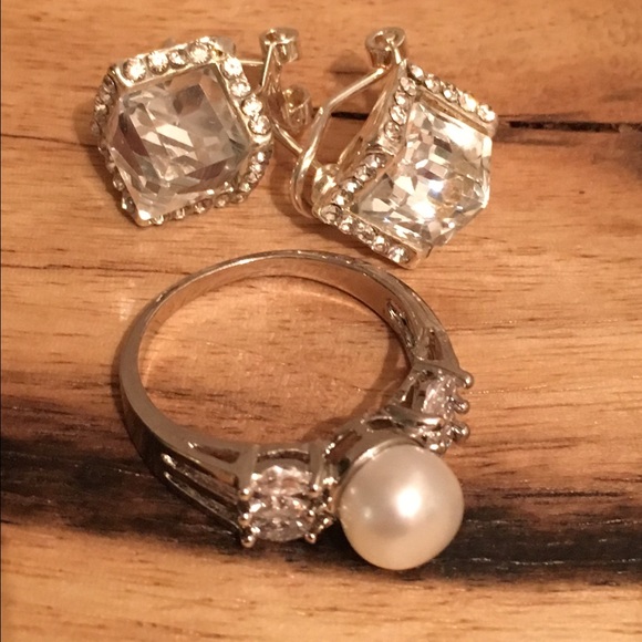 Jewelry - Ring and earrings set