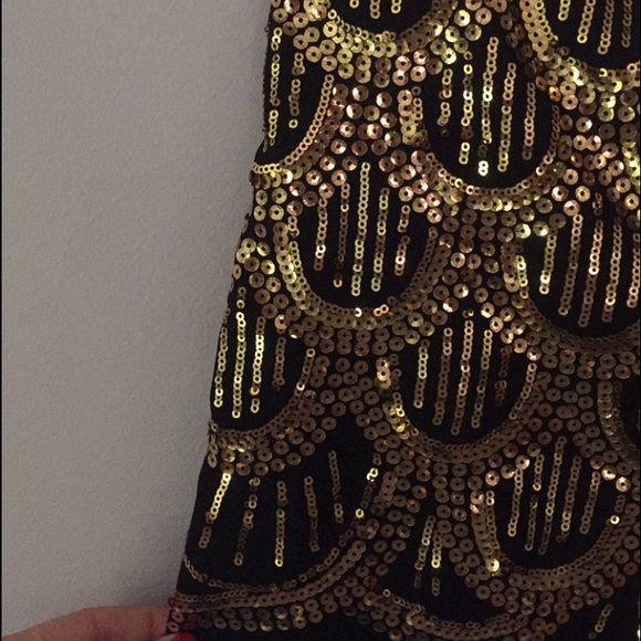 Scalloped sequin shorts - Picture 2 of 4